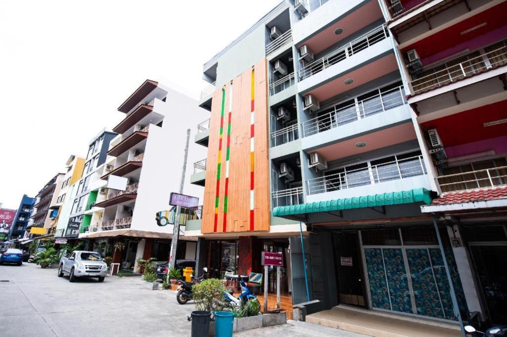 Oyo 292 The Oddy Hip Hotel Patong Exterior foto