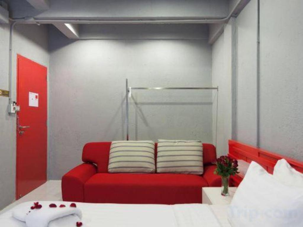 Oyo 292 The Oddy Hip Hotel Patong Exterior foto