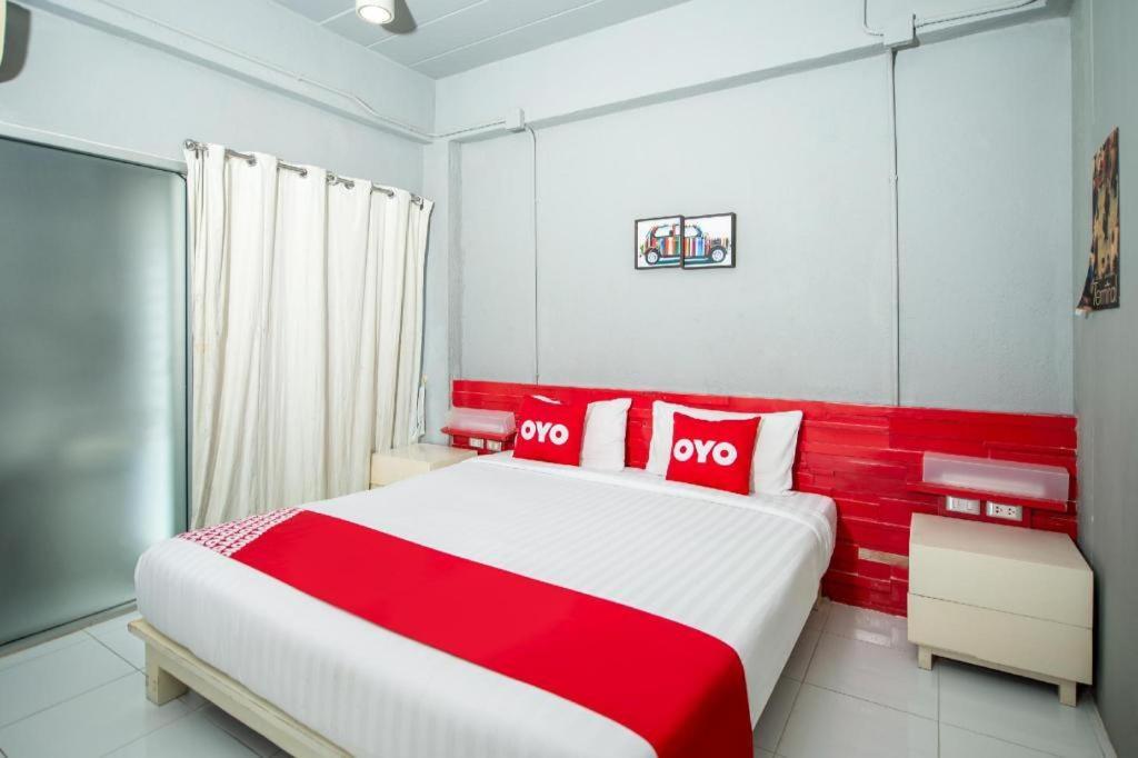 Oyo 292 The Oddy Hip Hotel Patong Exterior foto