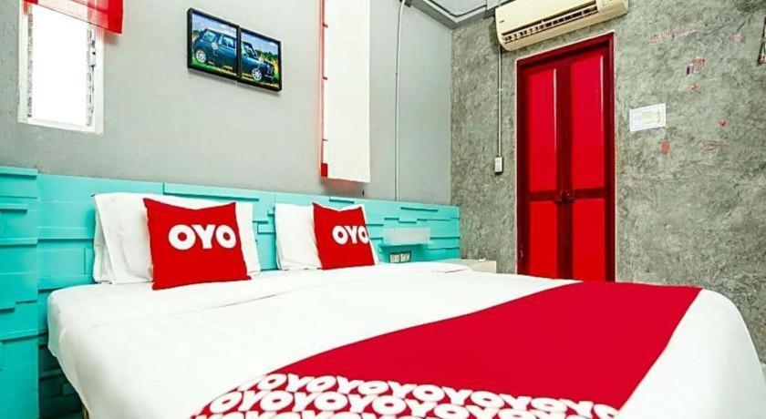 Oyo 292 The Oddy Hip Hotel Patong Exterior foto
